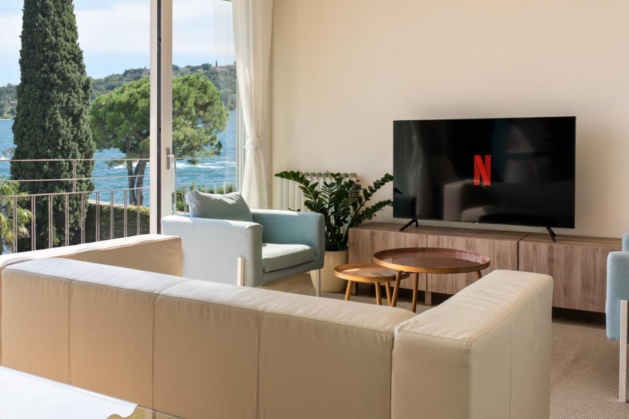 סאלו Luxury Lake View Apartments מראה חיצוני תמונה