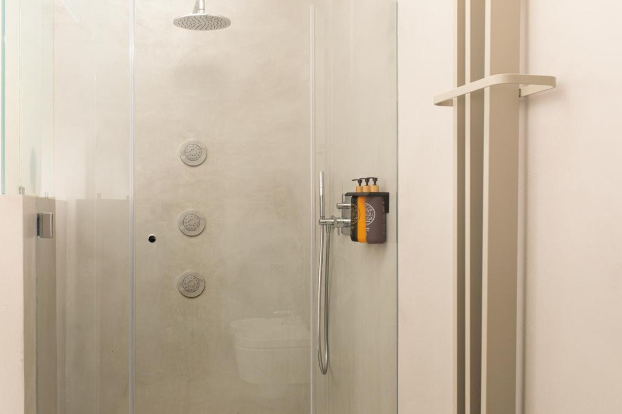 סאלו Luxury Lake View Apartments מראה חיצוני תמונה
