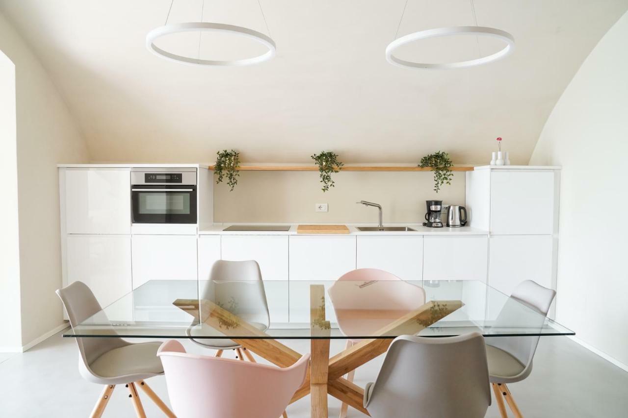 סאלו Luxury Lake View Apartments מראה חיצוני תמונה